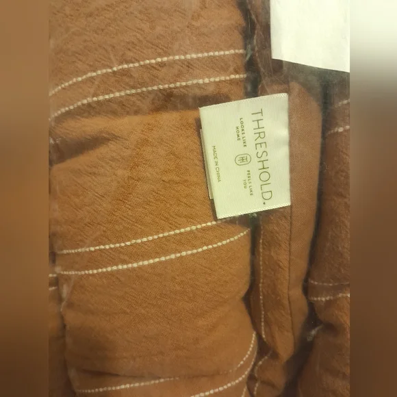 Brand new Threshold king 3pc comforter set 100% cotton - Picture 4 of 8